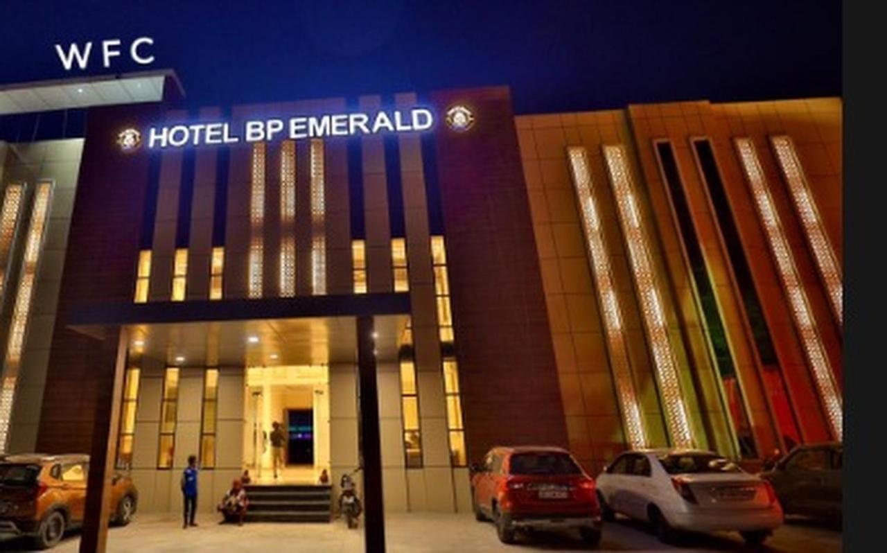 Hotel B P Emerald Mathura Exterior photo