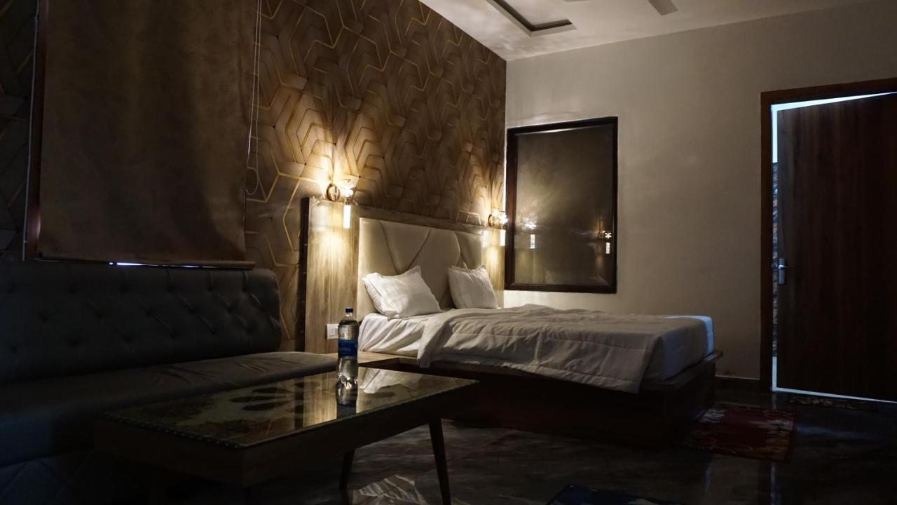 Hotel B P Emerald Mathura Exterior photo