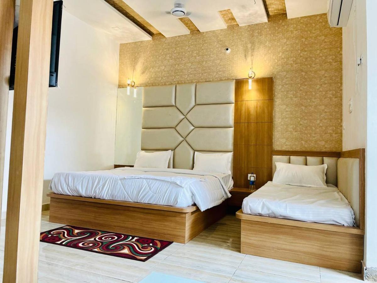 Hotel B P Emerald Mathura Exterior photo