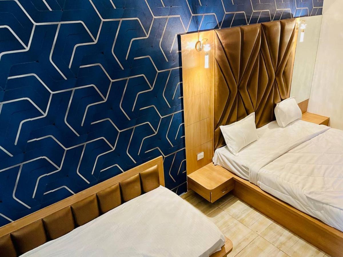 Hotel B P Emerald Mathura Exterior photo