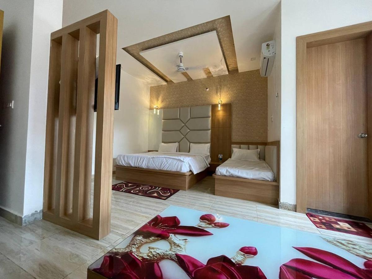 Hotel B P Emerald Mathura Exterior photo
