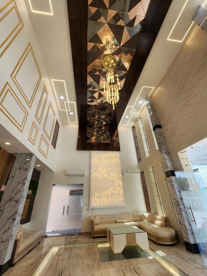 Hotel B P Emerald Mathura Exterior photo