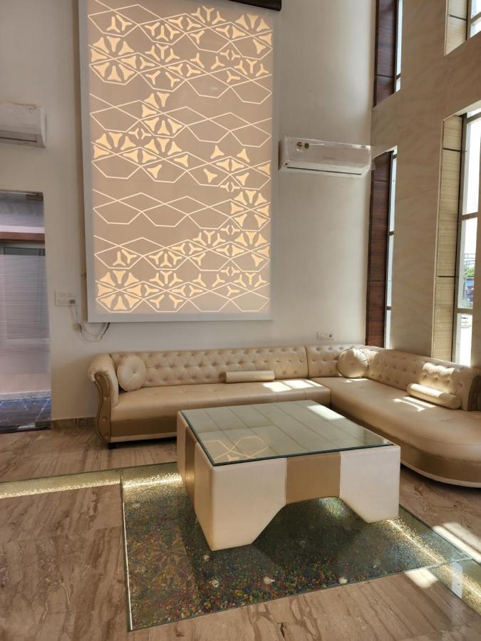 Hotel B P Emerald Mathura Exterior photo